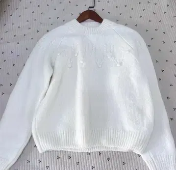 화이트 케이블 니트 스웨터 긴팔