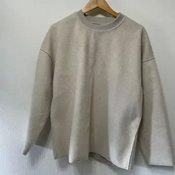 ZARA 라이트 베이지 크루넥 스웨터