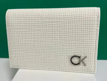 CK 화이트 소가죽 명함지갑 815652
