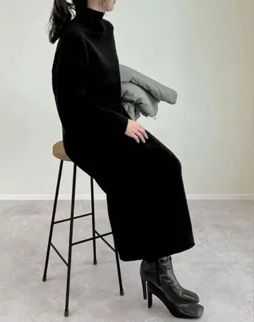 [세탁 가능] 앞뒤 2WAY 하이넥 손가락 구멍 맥시 니트 원피스