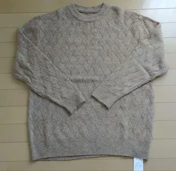 미사용 새상품 다이아몬드 편직 베이지 스웨터 L