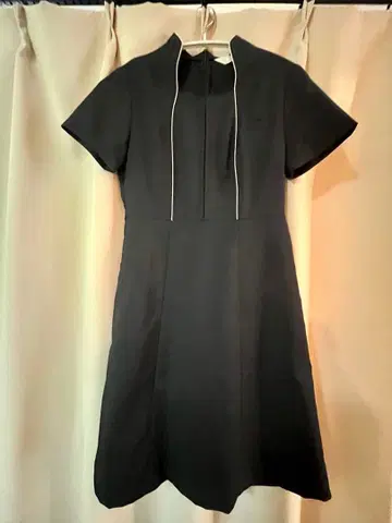 Cede 블랙 반팔 무릎 기장 원피스 에스테틱