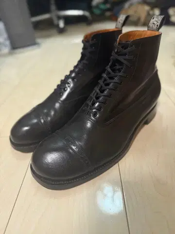 블랙 가죽 부츠