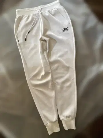 SY32 by SWEET YEARS 화이트 스웨트 팬츠
