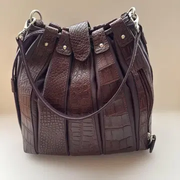 다크 브라운 크로커다일풍 핸드백