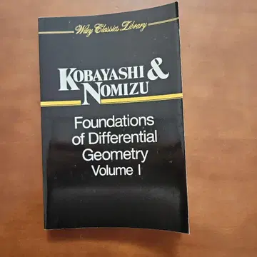 Foundations of Differential Geometry 1