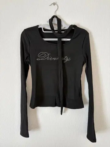 머플러 포함 큐빅 리브 상의