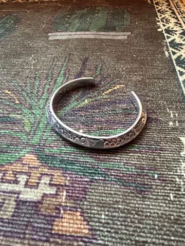 에디슨 샌디 스미스 뱅글