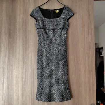 새상품급 [쿠 드 샹스] 트위드 반팔 무릎 기장 원피스