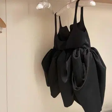 Bibiy. BIANCA TOP 비앙카 상의 BLACK 비비