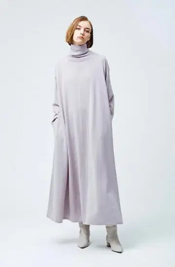 컨디션 최상 ebure 소프트 파인 울 하이넥 니트 원피스