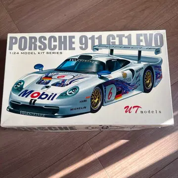 Porsche 911 GT1 EVO 1/24 UTmodel