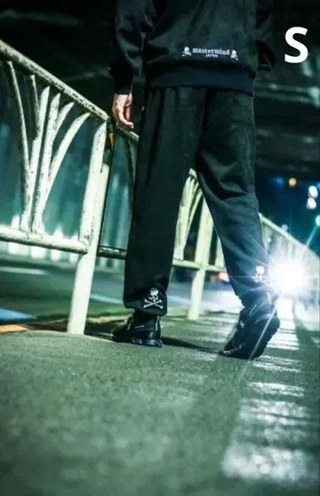 새상품 24FW mastermind x New Era PANTS 블랙 S