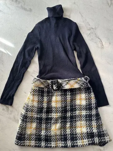 블루 레이블 크레스트브릿지 터틀넥 세트 38