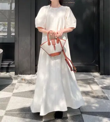 hinari 소매 턱 플레어 원피스 아이보리 프리 사이즈