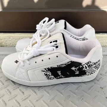 DC 화이트/블랙 스니커즈