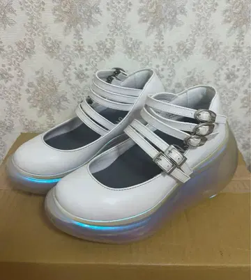 mikiosakabe jennyfax Aurora White