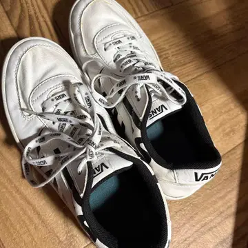 VANS 화이트 스니커즈
