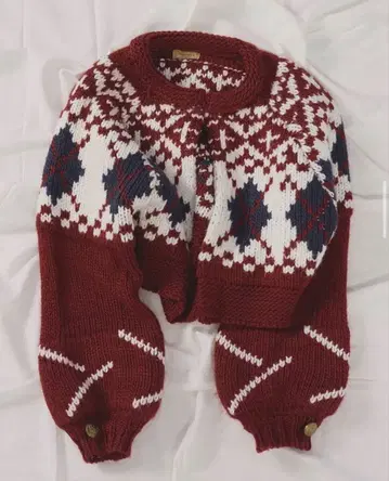 아가일 무늬 크롭 니트 스웨터