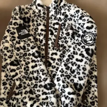 THE NORTH FACE 레오파드 무늬 플리스 자켓