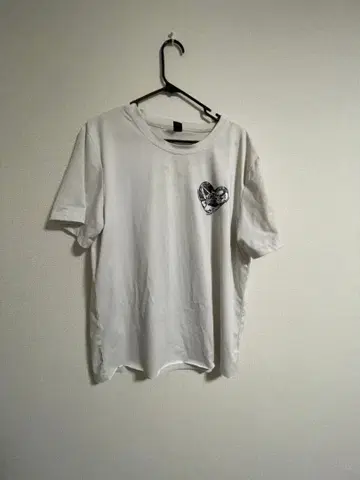 화이트 T셔츠 BELIEVE IN OUR WORLD