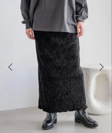 로리즈팜 샤이니 벨로아 타이트 스커트 블랙