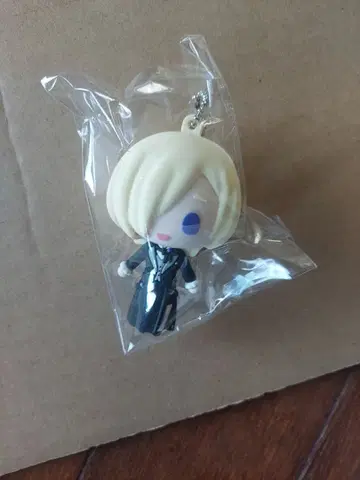 미아 테일러 트레이딩 피규어