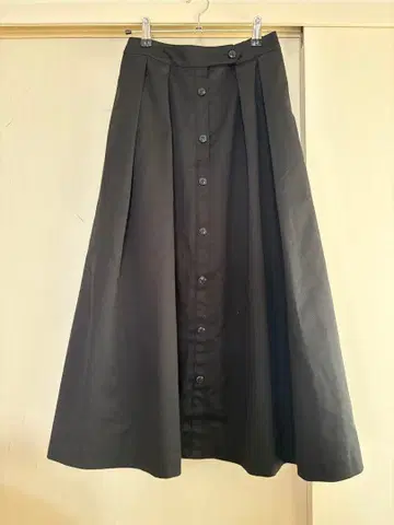 깔끔해 보이는 프론트 버튼 롱 스커트 / 블랙 M 사이즈