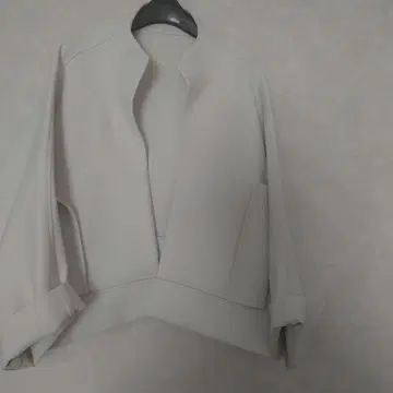화이트 테일러드 자켓 노카라