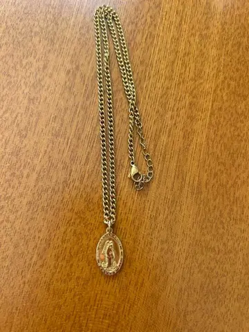 골드 메달형 펜던트 목걸이