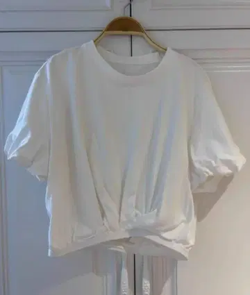 화이트 반팔 T셔츠 허리 조임