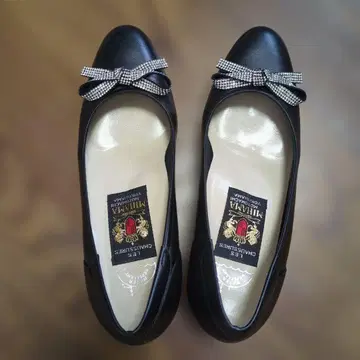 미하마 큐빅 리본 포함 천연 가죽 펌프스 블랙