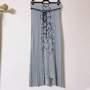 새상품급 tunica 카미시라이시 모네 착용 니트 스커트