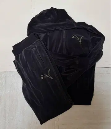 [ 새상품급 ] PUMA 블랙 벨로아 셋업