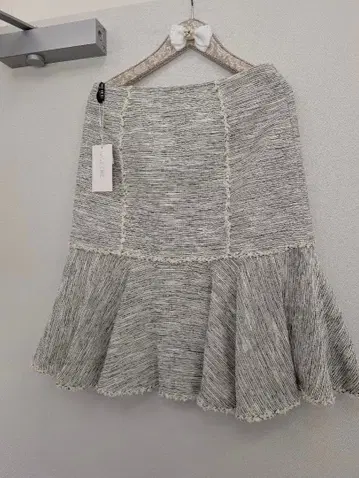 [새상품] TO BE CHIC 트위드 플레어 스커트