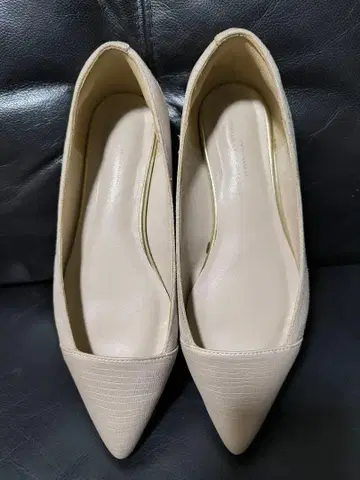 UNITED ARROWS 유나이티드 애로우즈 베이지 펌프스