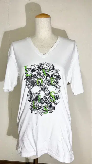 LOVELESS V넥 오샤레T셔츠 화이트 자수