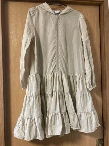 ZARA 베이지 프릴 후드티 원피스 발수