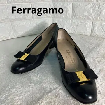 Ferragamo 블랙 가죽 리본 신발
