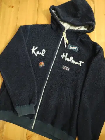 칼 헬무트 후드 부착 보아 점퍼 클리닝 완료