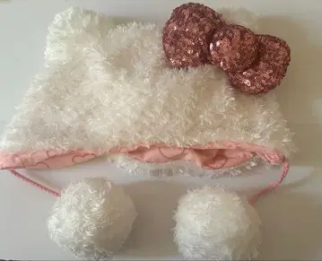 유니버셜 키티 팬캡 화이트 신상