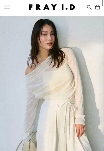 미사용 새상품 FRAY I.D 데콜테 턱 플로키 튤 상의