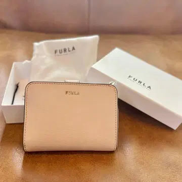 미사용 새상품 FURLA 베이지 접이식 지갑 4연 키케이스
