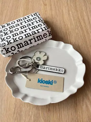 [미사용 새상품] marimekko 꽃 모티브 키링