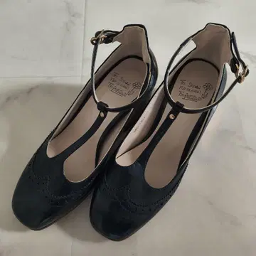 스나이델 블랙 T 스트랩 힐 신발 S