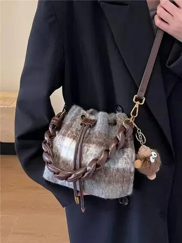 버킷백 그레이와 브라운