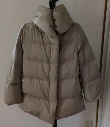 UNIQLO 베이지 후드 부착 다운 자켓 (M 사이즈 OK)