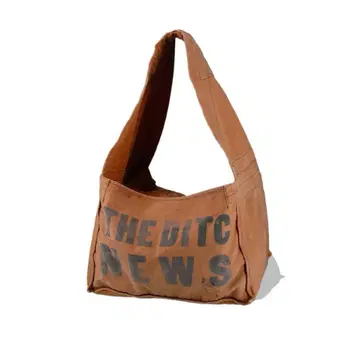 THE DITC NEWSPAPER BAG AGED 숄더백