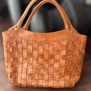 로비타 카멜 가죽 뜨개질 토트백