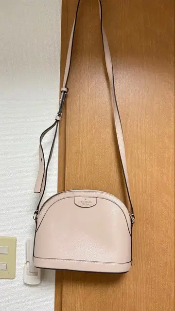 케이트 스페이드 베이지 하프문형 숄더백